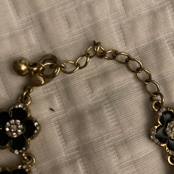 Black gold and clear stone flower necklace - Picture 3 of 4